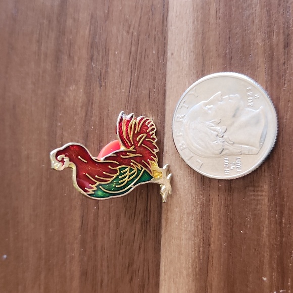 Roosters Enamel Brooch - Picture 3 of 3